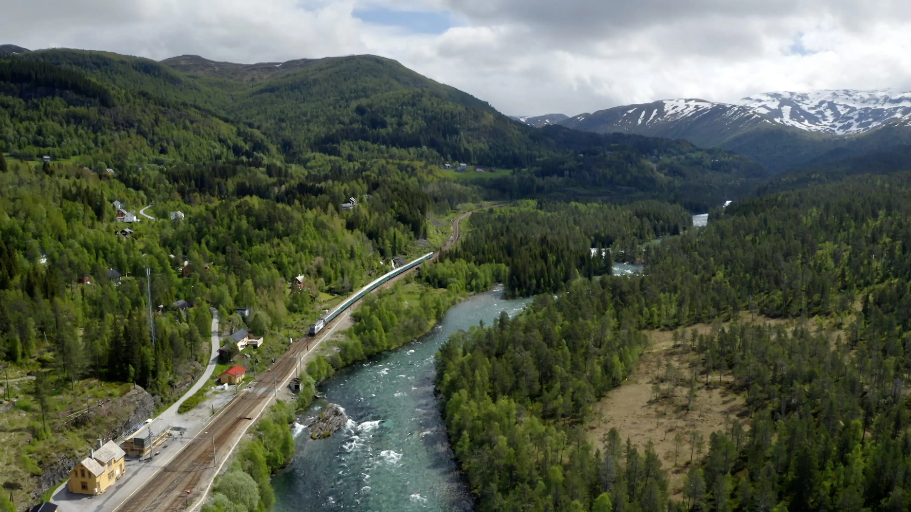Rail Away reist verder in Noorwegen: langs authentiek vikingdorp naar het 'hart van de Fjorden'