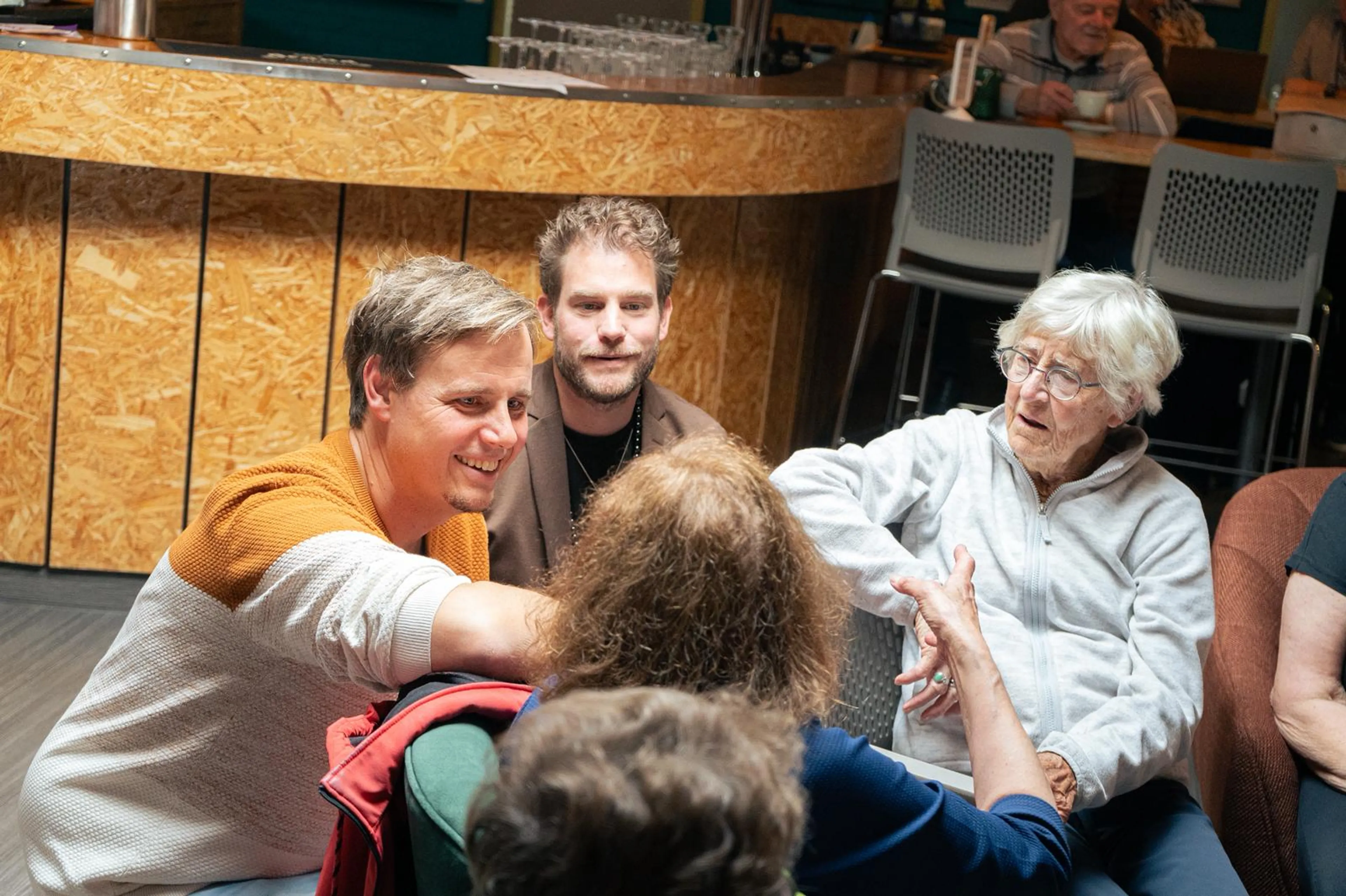 Henk van Steeg geeft 'dik dankjewel' aan vrijwilligers tijdens NPO Radio 5 Voor Mekaar