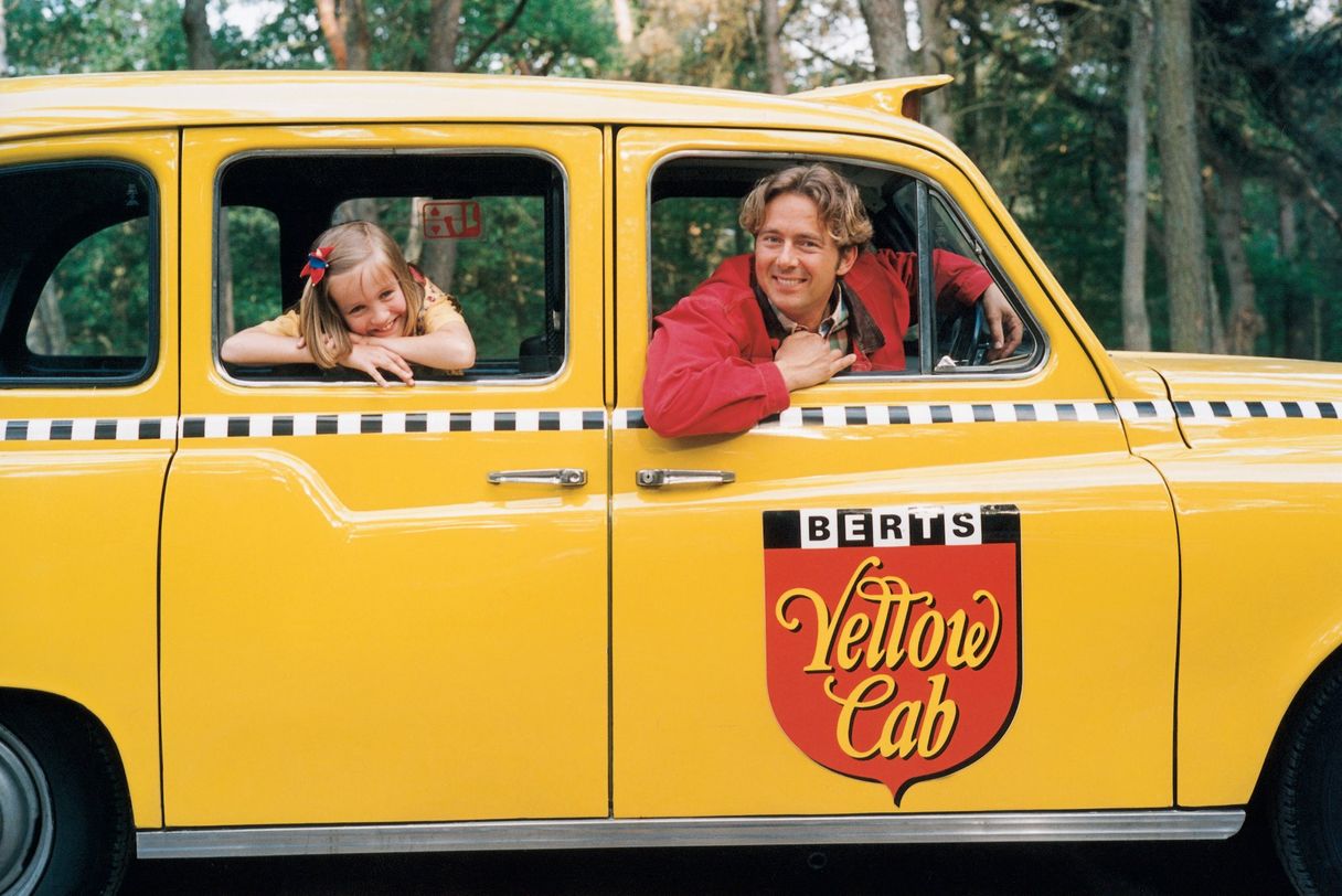 De ultieme terugblik met ‘Bert’s Yellow Cab’: de taxi die alleen voor kinderen rijdt