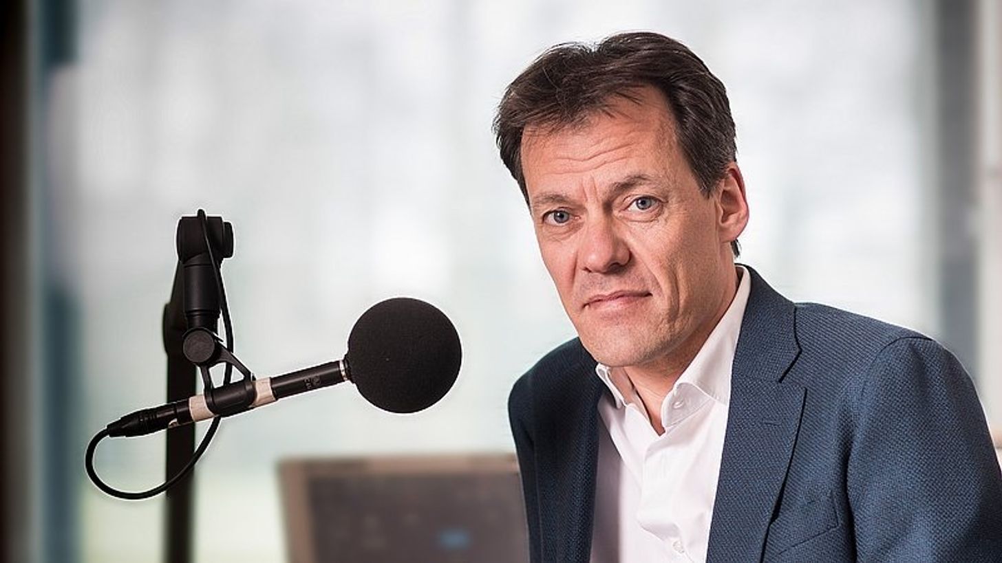 Tijs van den Brink presenteert nieuwe EO-podcast ‘Virusfeiten’