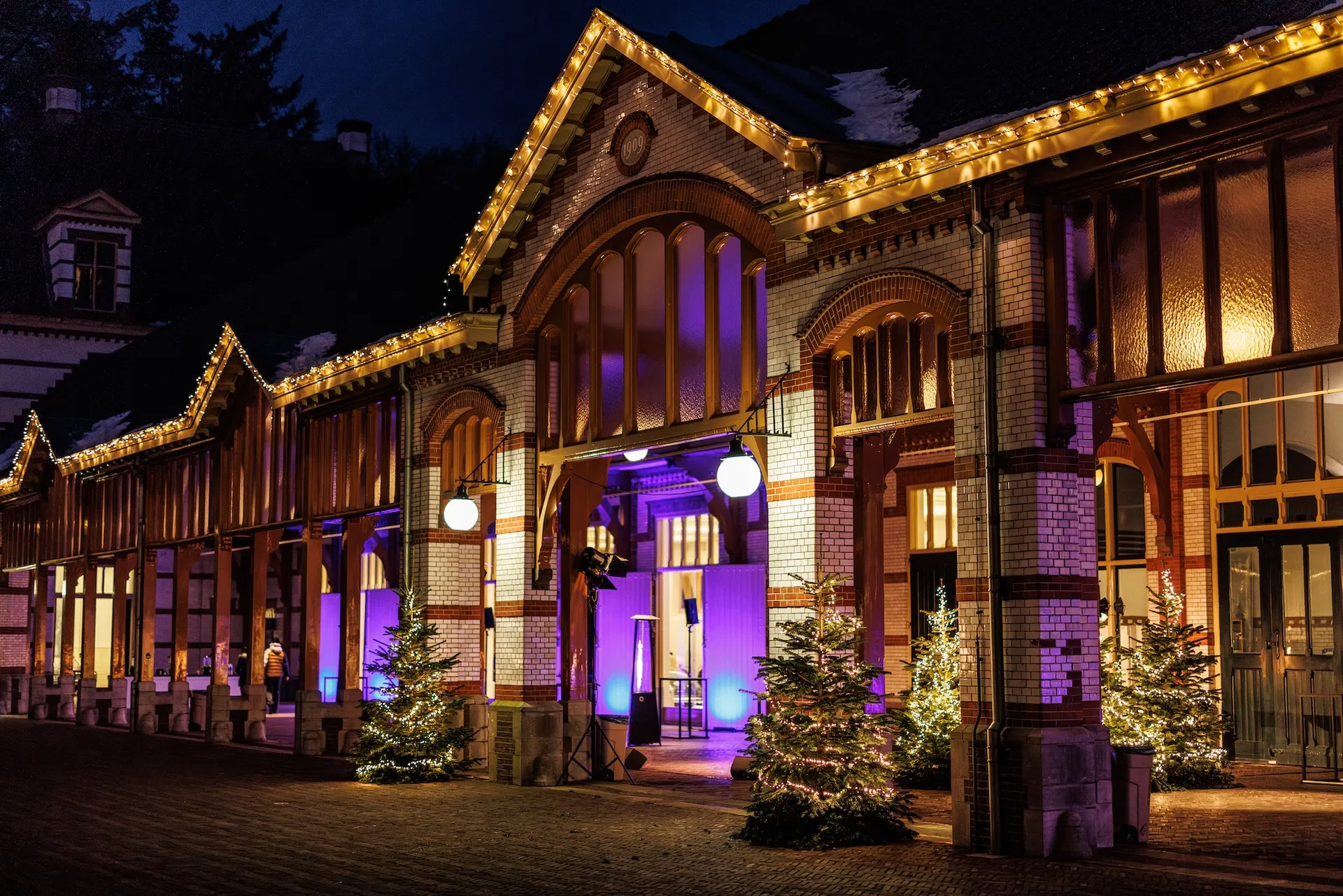 Proef de kerstsfeer tijdens de EO kerstmarkt bij Paleis Het Loo in Apeldoorn