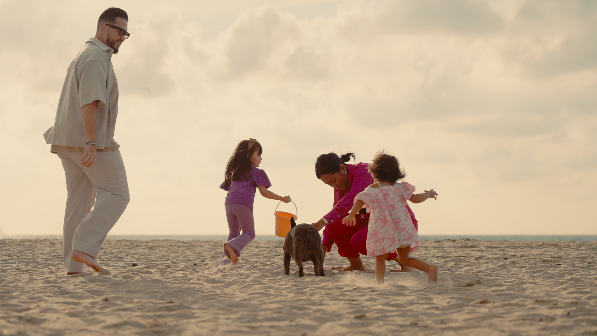 Picture Perfect - EOdocs - Danny, Ezra, Liv en Coco op het strand