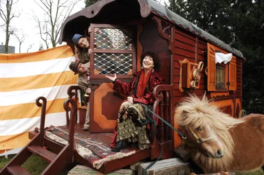 Voor alle trouwe wiebelaars: terug de tijd in met Elly en de Wiebelwagen