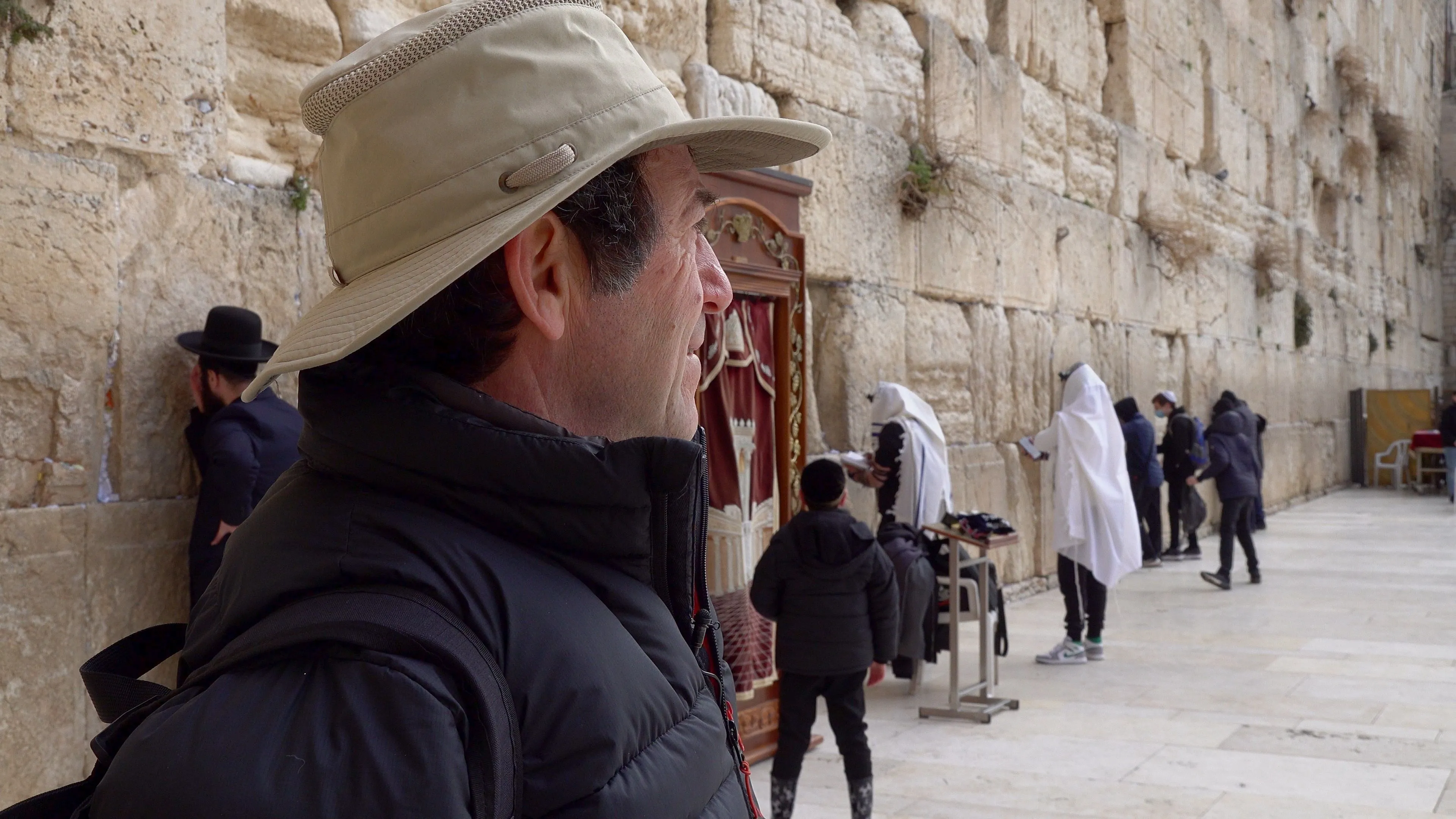 God schittert door afwezigheid