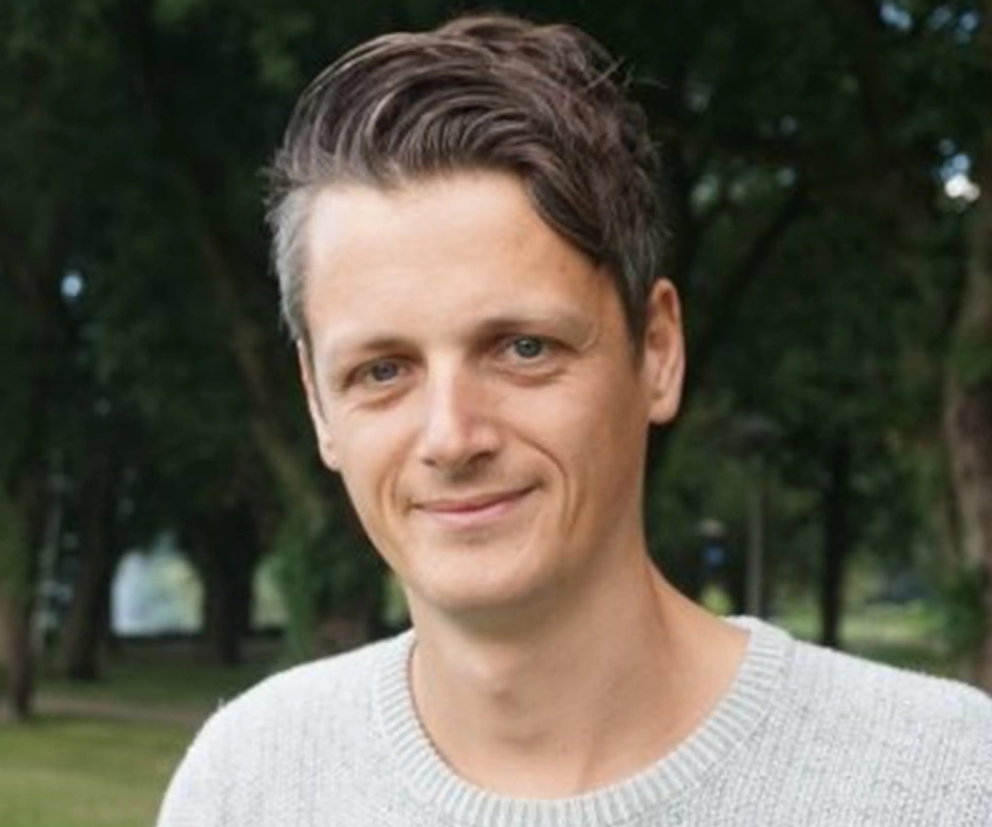 Daan Molenaar bedacht het Eerst Dit Avondgebed: ‘Het helpt me om mezelf te openen voor God’