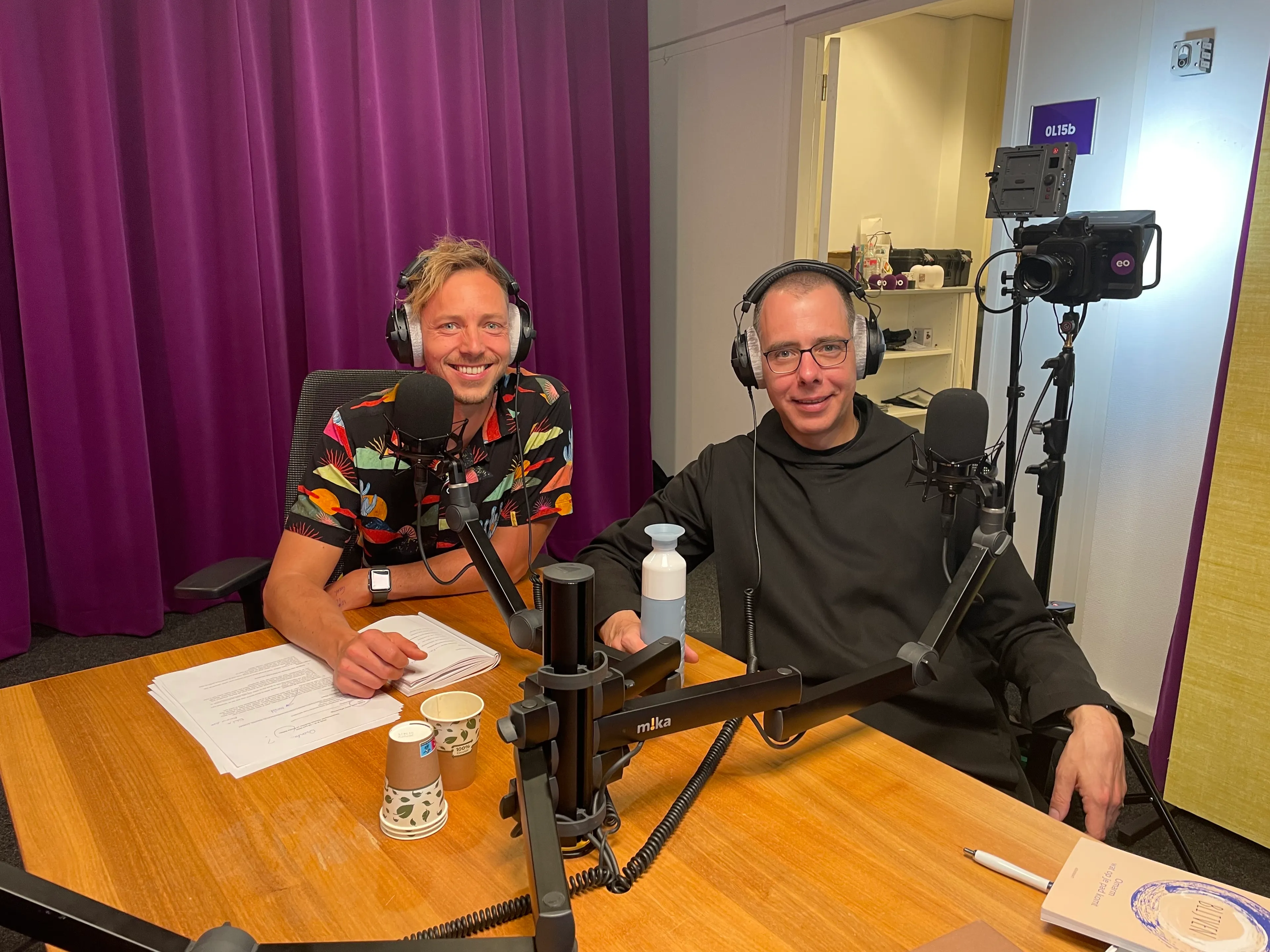 In zes afleveringen van de podcast Kerk en ik maken Elbert Smelt en theoloog des vaderlands Thomas Quartier een reis langs waarden als stabiliteit, regelmaat, stilte, liefde, deemoed, contemplatie en eeuwigheid.