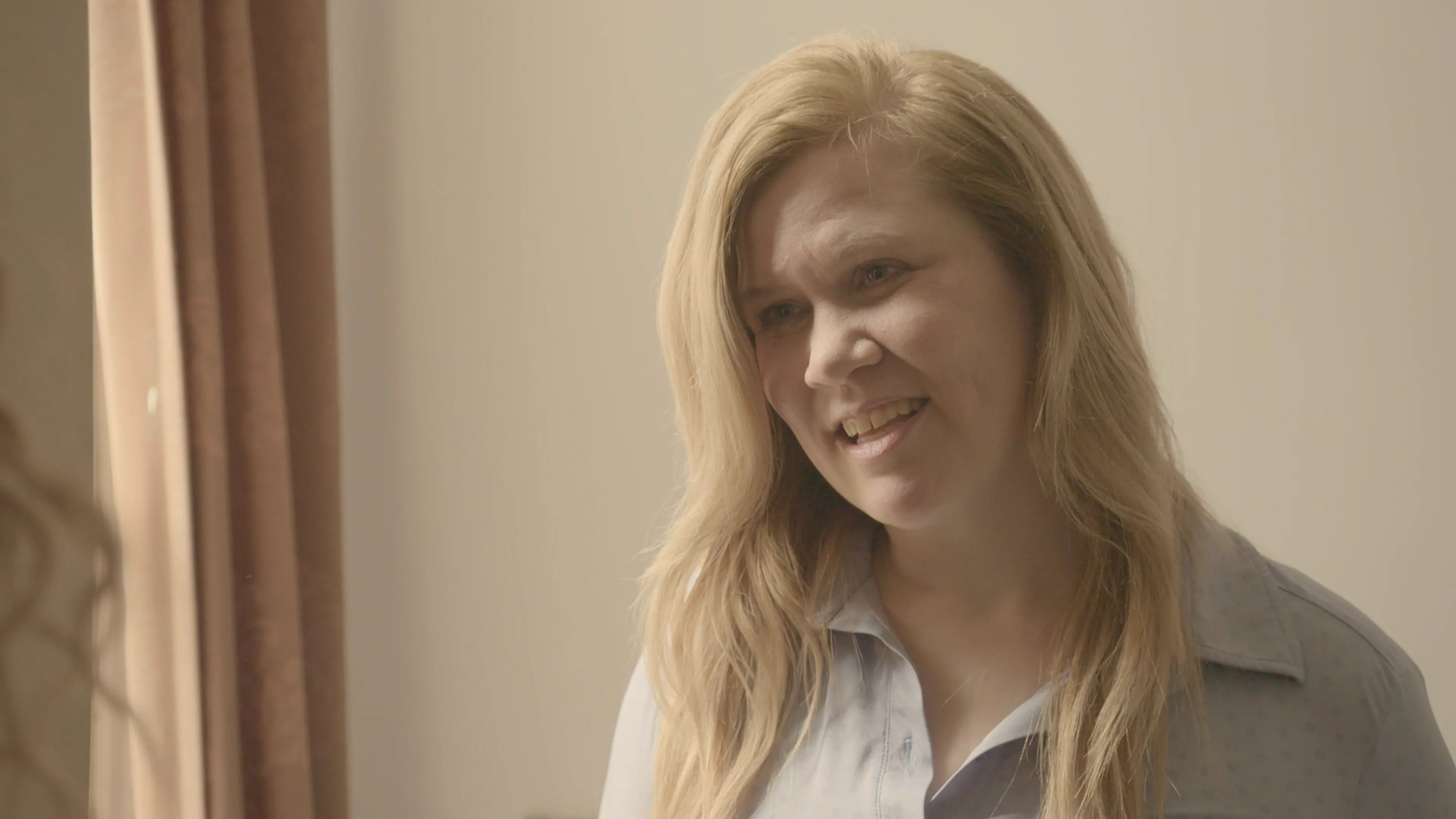 Miranda vertelt in haar huis aan presentator Rachel Rosier over haar woonsituatie en dat er een adoptiekindje bij haar komt wonen. De HuizenFixers helpen haar