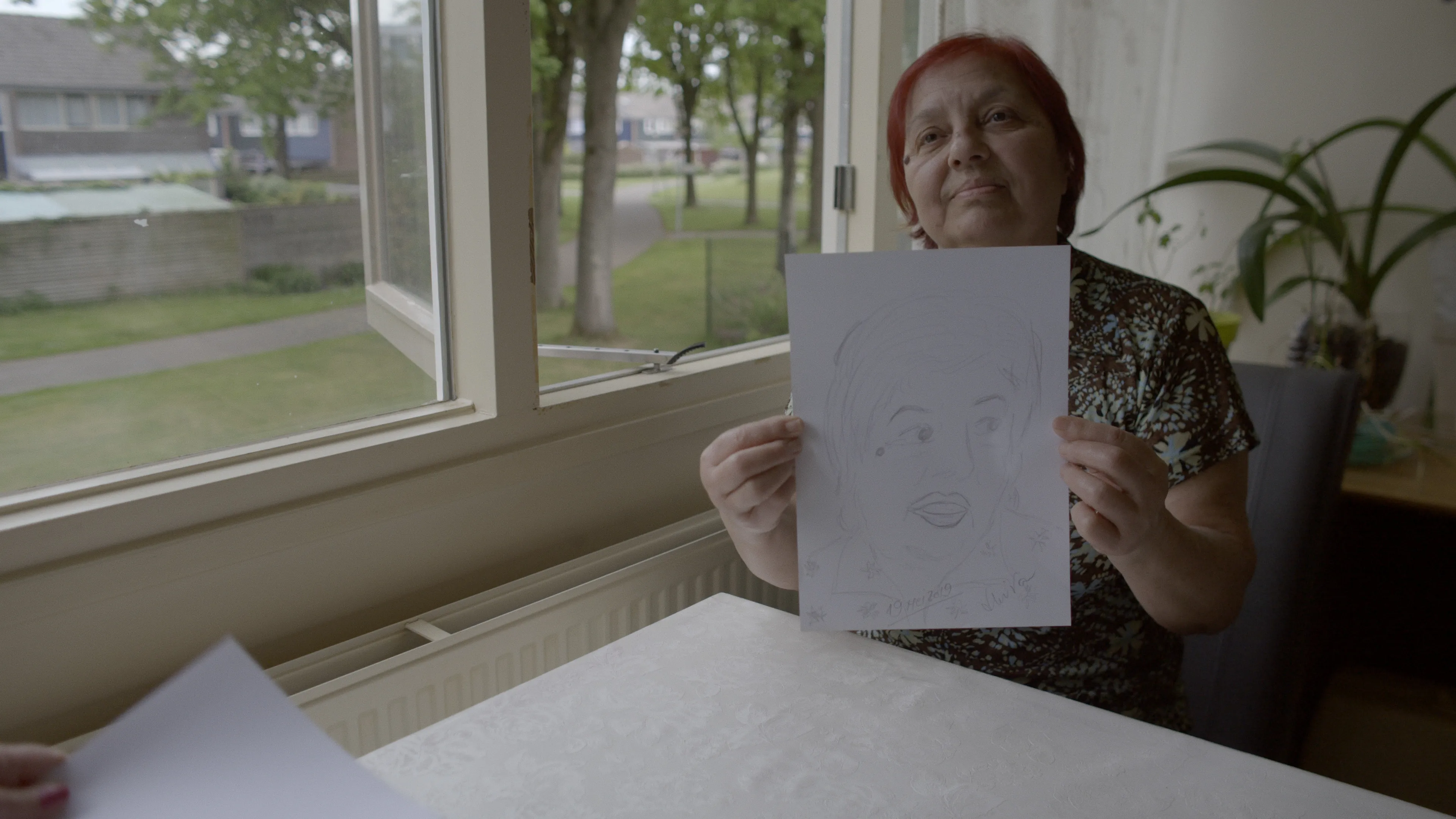 ‘Voorbij de zee’ is een tragikomisch portret van de lelijkheid van Nederlandse woonerven