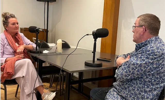 Voor de podcast De Stem gaat Gerja Wolf in gesprek met Jacob Bode, van de Urker Zangers.