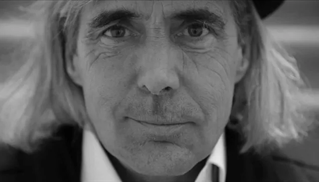 Foto van Hans de Booij in zwart wit.