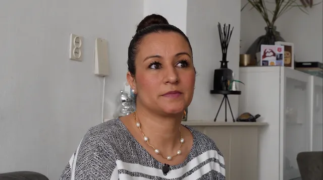 Toen Faiza met haar tweede man trouwde en met hem een luxeleven had in Spanje, werd haar man opgepakt. Een jaar later overleed hij plotseling. Toen pas kwam Faiza erachter dat hij al jaren crimineel bezig was en grote schulden had met zijn bedrijf.