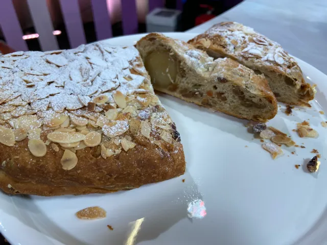 Paasstol zoals gemaakt door bakker Elizabeth Lopez in het programma EO life. Je kan hem zelf ook maken als je dit recept volgt.