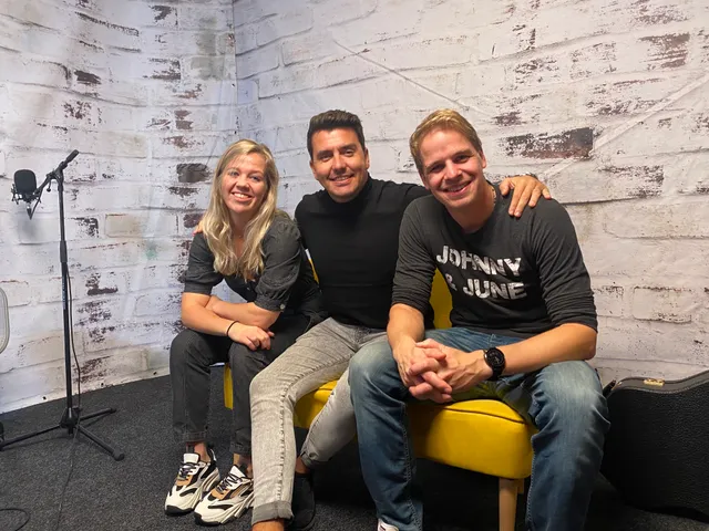 Martine ten Klooster, Jan Smit en Matthijn Buwalda gaan in de EO-podcast 'Tekstuele Voorlichting' in gesprek over het album 'Boven Jan'.