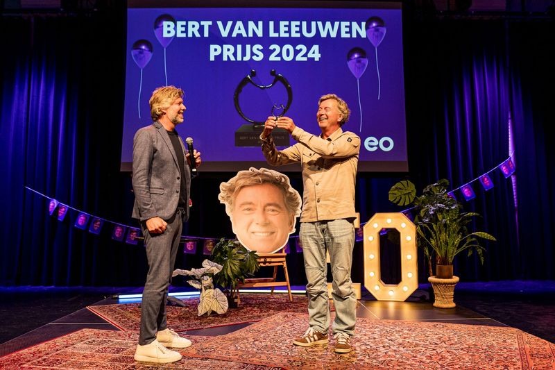 Feest: EO-presentator Bert van Leeuwen al veertig jaar op televisie