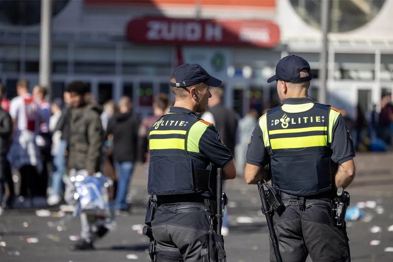 Een groot deel van de Nederlanders heeft moeite met gezag van politie