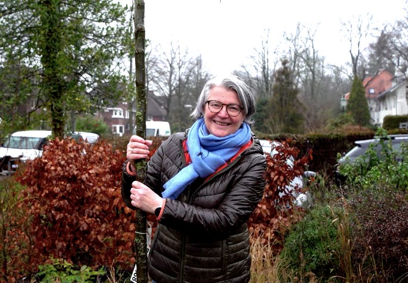 Roelke plant een boom in Groningen