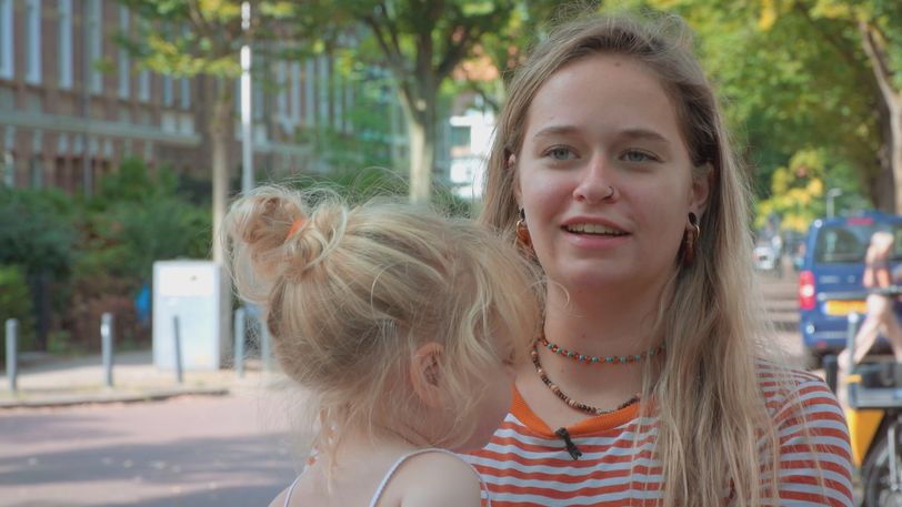 Nienke (24) woont op kamers, maar voor haar dochter is geen plek